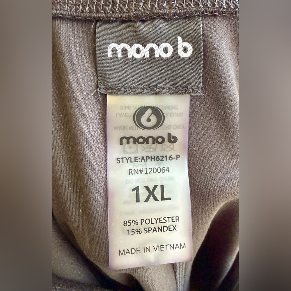 Mono B Black Cutout Active Leggings
Size: 1XL NWT - Picture 9 of 9